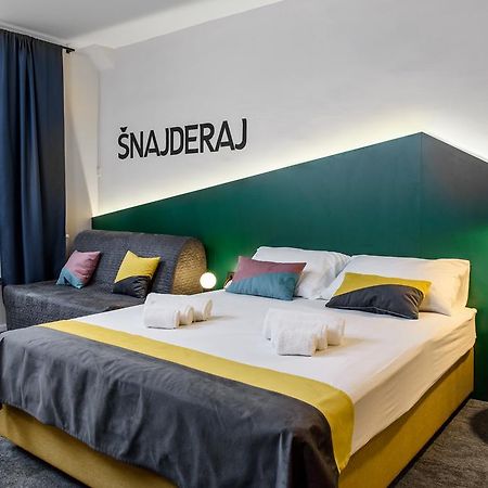 Stay Swanky Hostel Zagreb Bagian luar foto