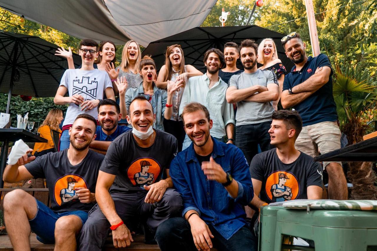 Stay Swanky Hostel Zagreb Bagian luar foto