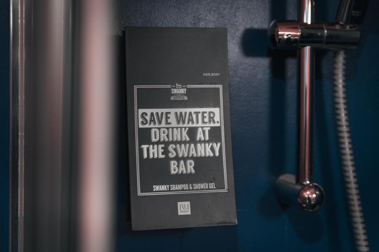 Stay Swanky Hostel Zagreb Bagian luar foto