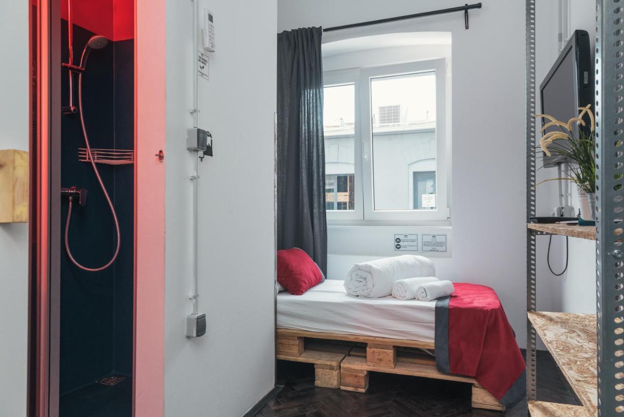 Stay Swanky Hostel Zagreb Bagian luar foto