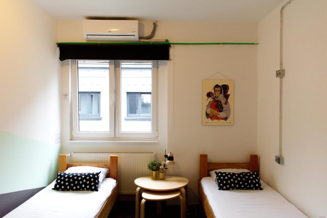 Stay Swanky Hostel Zagreb Bagian luar foto