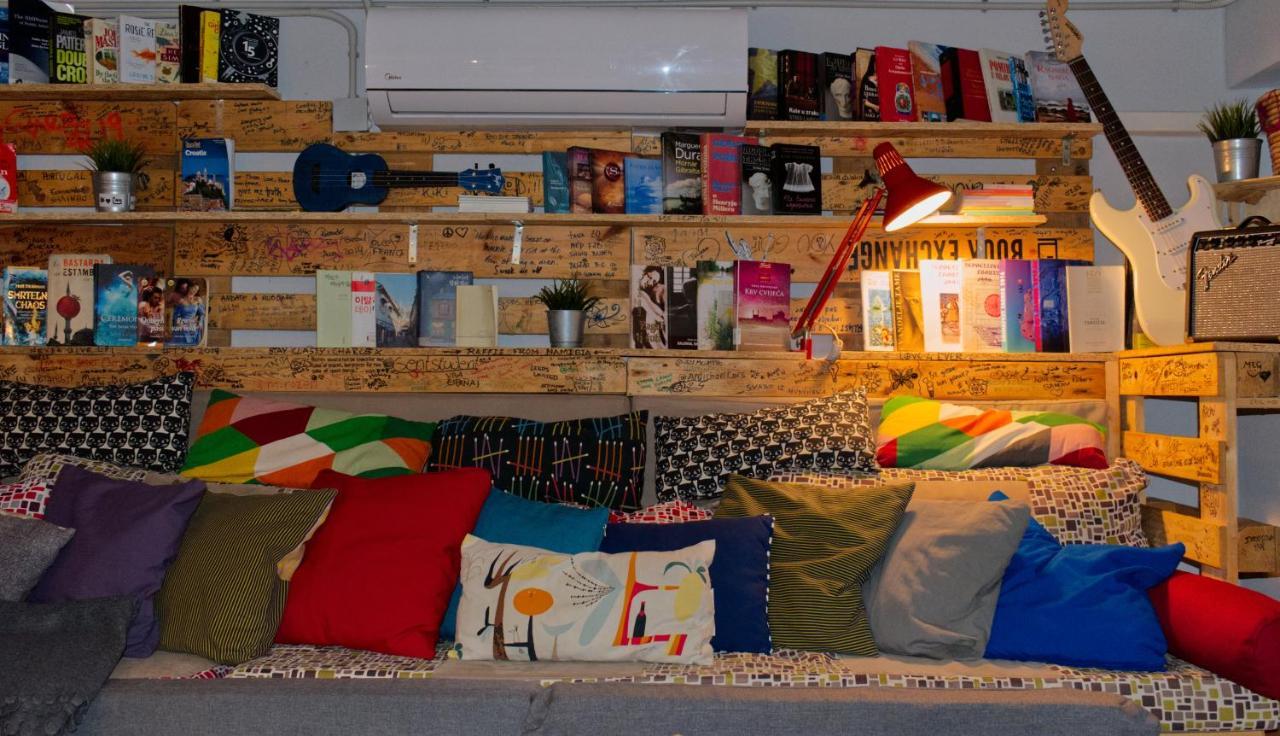Stay Swanky Hostel Zagreb Bagian luar foto