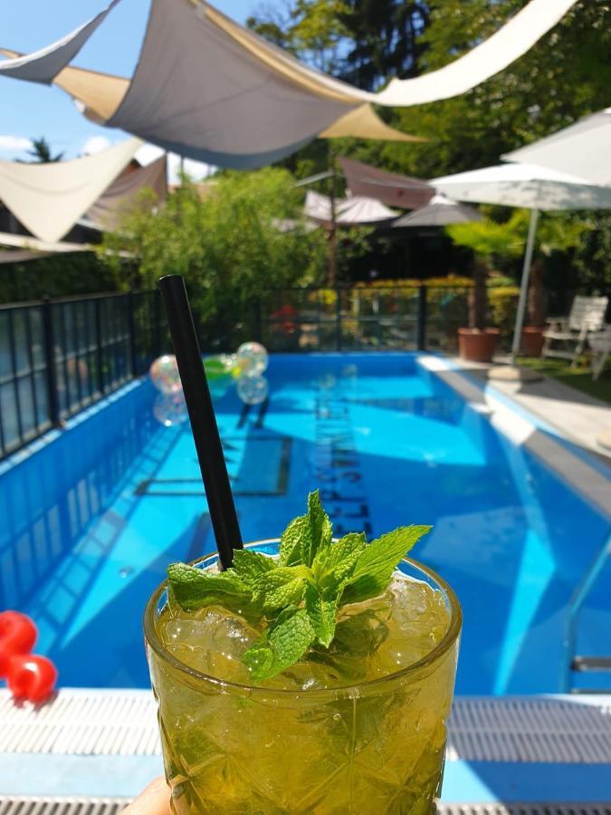 Stay Swanky Hostel Zagreb Bagian luar foto