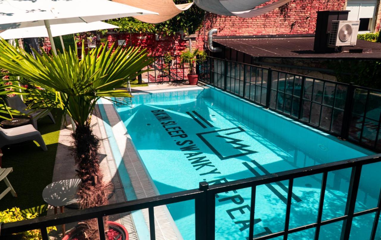 Stay Swanky Hostel Zagreb Bagian luar foto