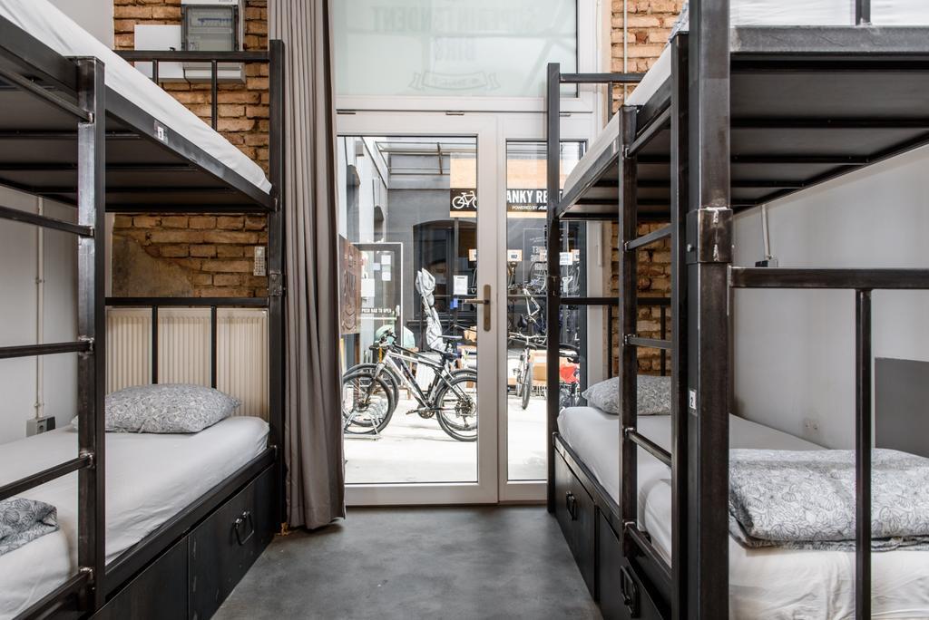 Stay Swanky Hostel Zagreb Bagian luar foto