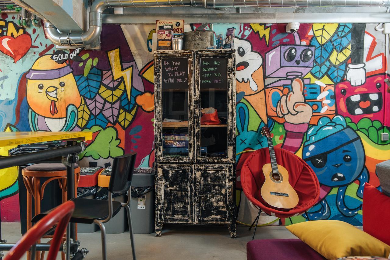 Stay Swanky Hostel Zagreb Bagian luar foto