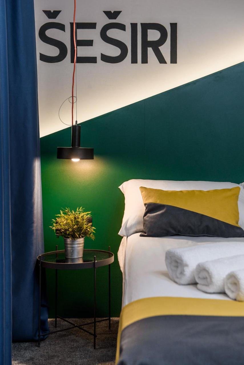 Stay Swanky Hostel Zagreb Bagian luar foto