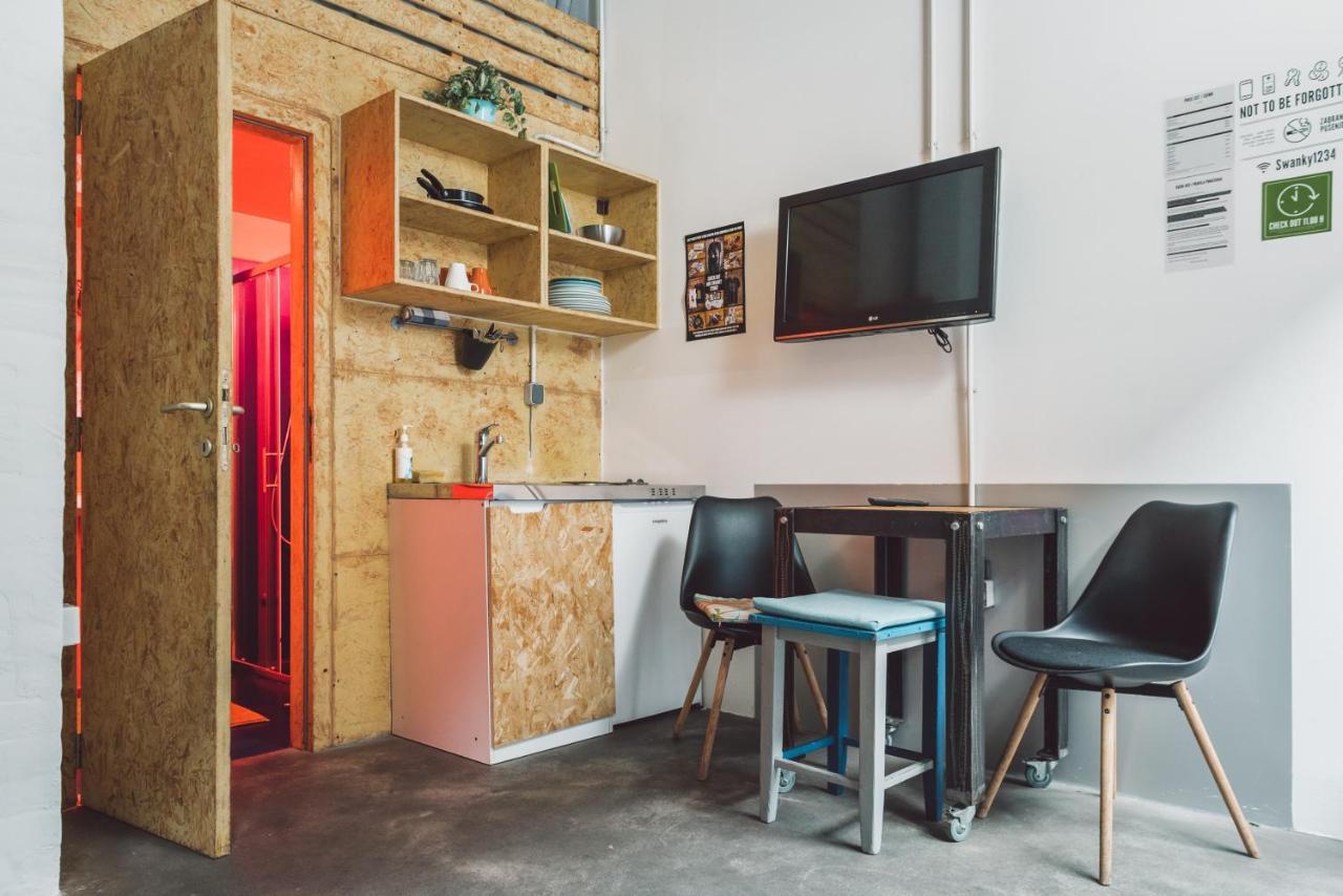 Stay Swanky Hostel Zagreb Bagian luar foto