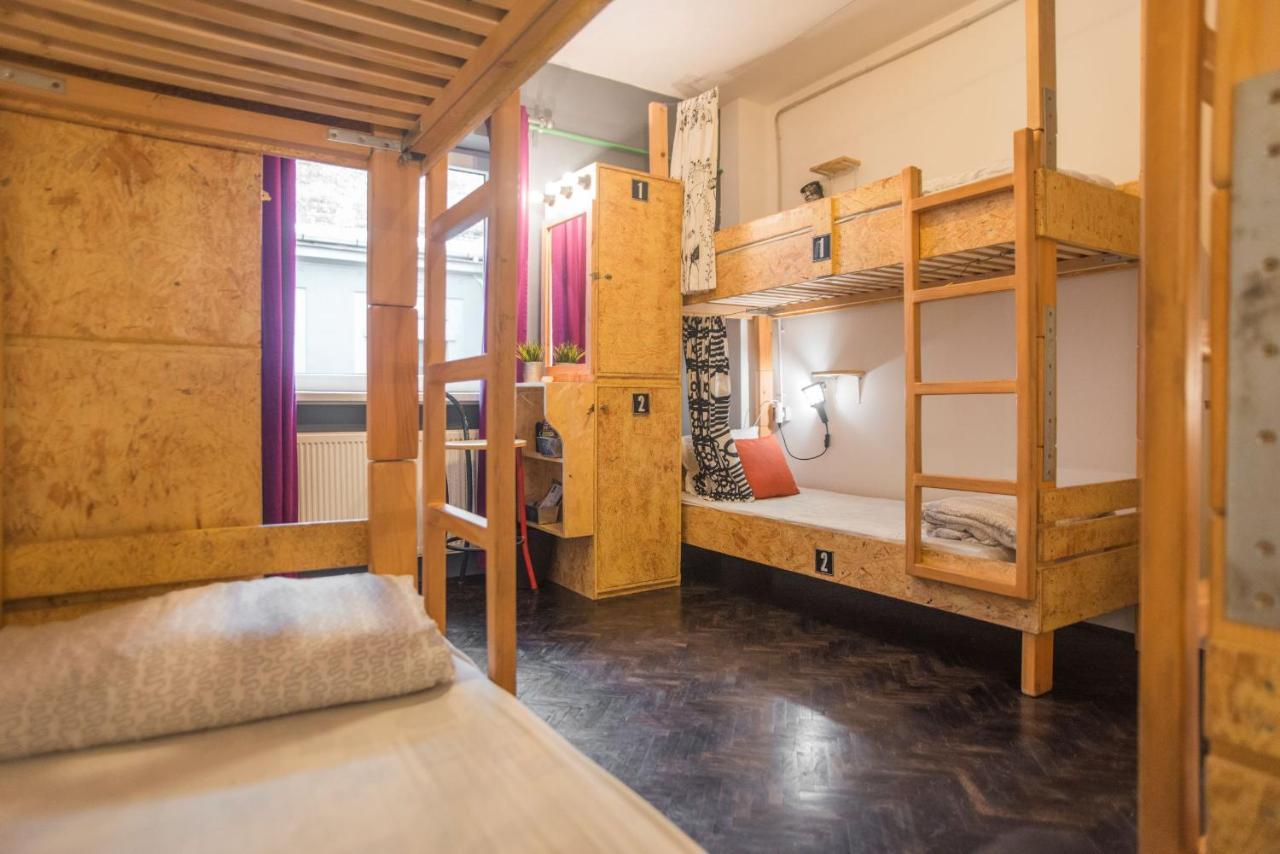 Stay Swanky Hostel Zagreb Bagian luar foto